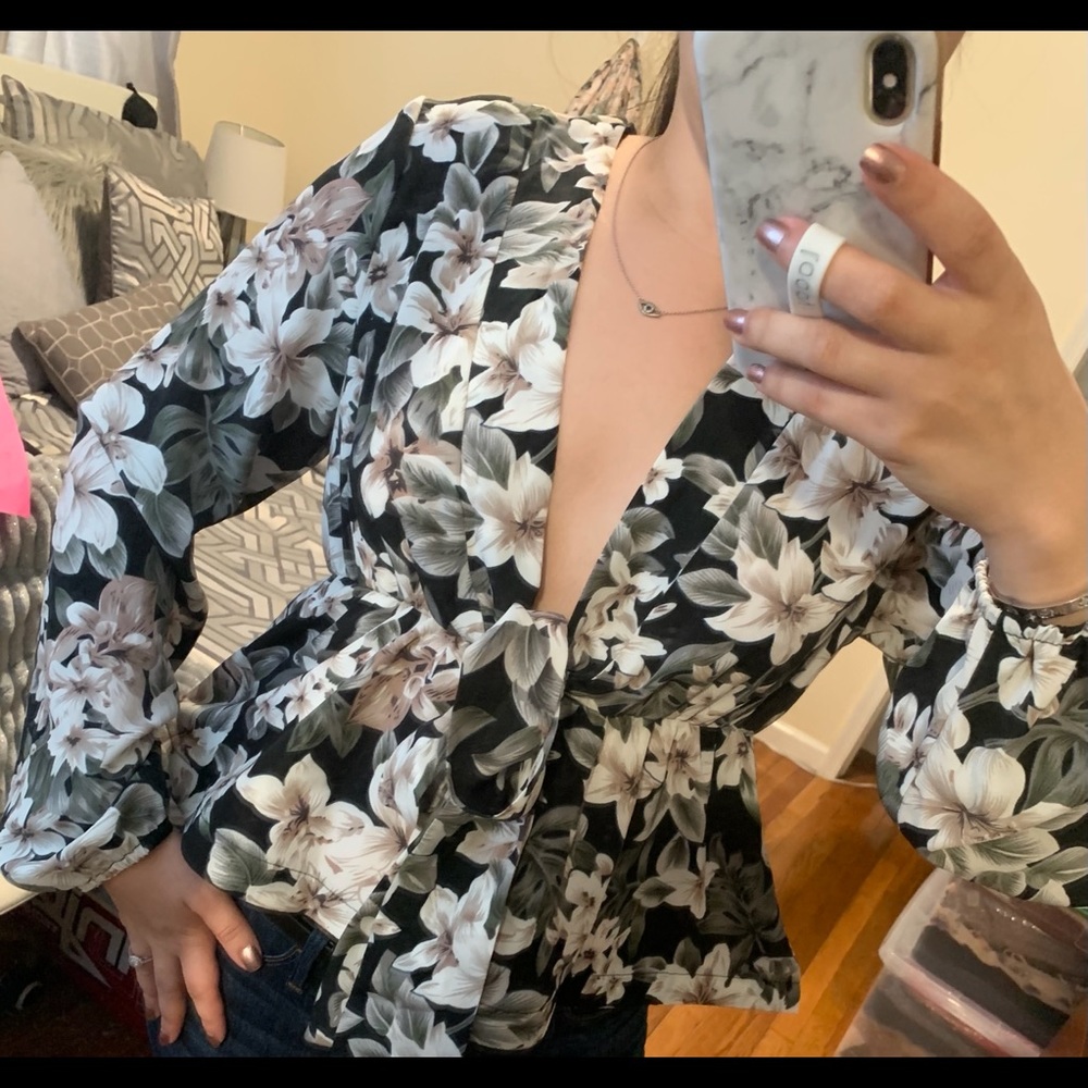LAST 1️⃣ 🤍Black Tie Front Floral Print Peplum Top - Picture 6 of 6